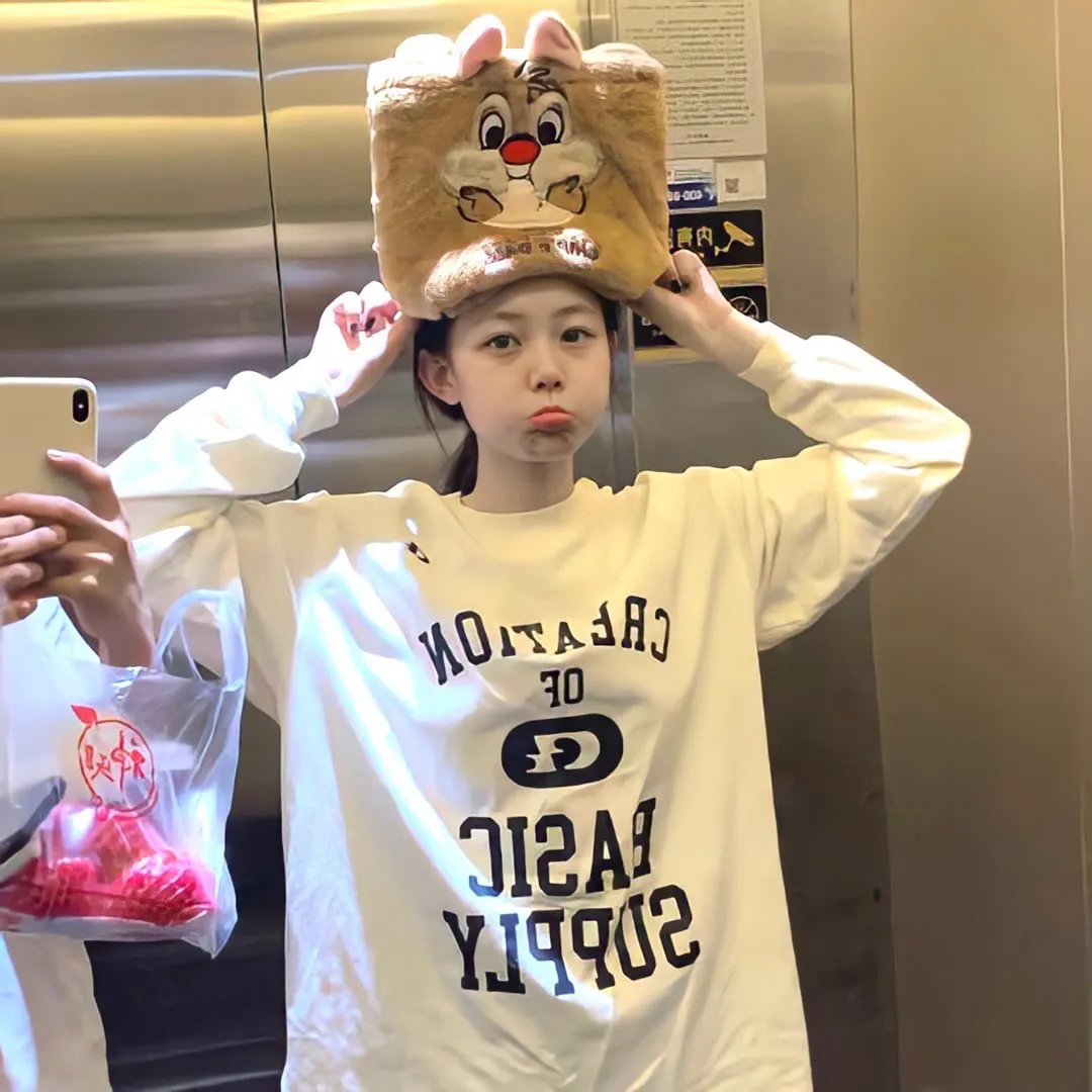 他很怪，他是我爸爸